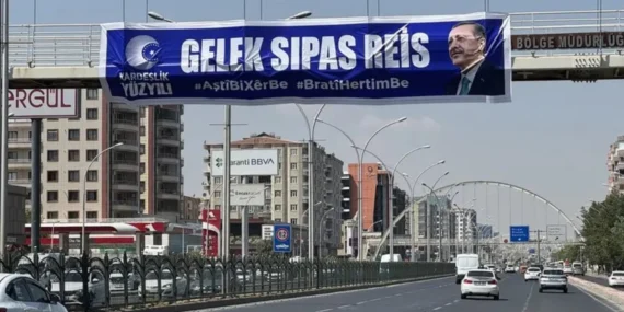 Diyarbakır’da “aştî bıxêr be” pankartı: Erdoğan’a Kürtçe teşekkür