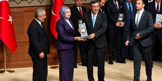 Batmanlı gazeteci Bedia Teymur’a yılın ödülü