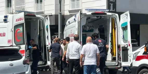 Batman Cumhuriyet Bulvarı’nda kaza: 2 yaralı