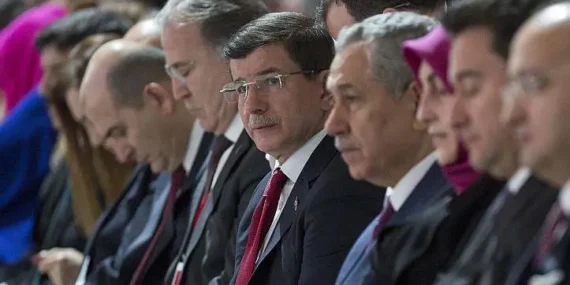 Bülent Arınç’tan Davutoğlu’na: Liderimize bağlı bir şekilde AK Parti’de kalmalıydınız