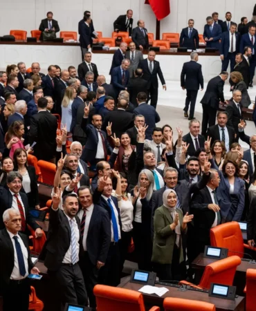 dem parti tbmm süreç zafer işaerti