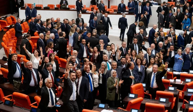 dem parti tbmm süreç zafer işaerti