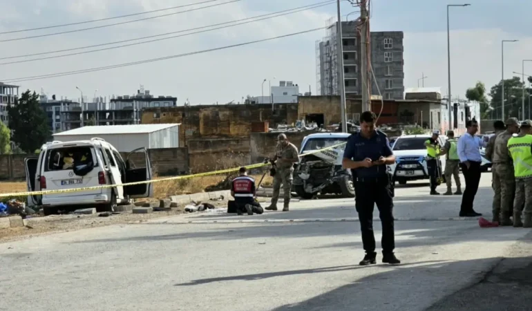 20261003091528_AA-20261002-42633651-42633647-MARDINDE_YOL_CALISMASINDA_GOREVLI_ISCI_HAFIF_TICARI_ARACIN_CARPMASI_SONUCU_HAYATINI_KAYBETTI