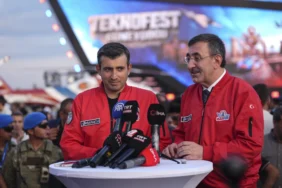 20261005081934_AA-20261004-42650781-42650780-CUMHURBASKANI_YARDIMCISI_YILMAZ_TEKNOFEST_GUNEYDOGUNUN_KAPANIS_TORENININ_ARDINDAN_SORULARI_YANITLADI