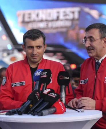20261005081934_AA-20261004-42650781-42650780-CUMHURBASKANI_YARDIMCISI_YILMAZ_TEKNOFEST_GUNEYDOGUNUN_KAPANIS_TORENININ_ARDINDAN_SORULARI_YANITLADI