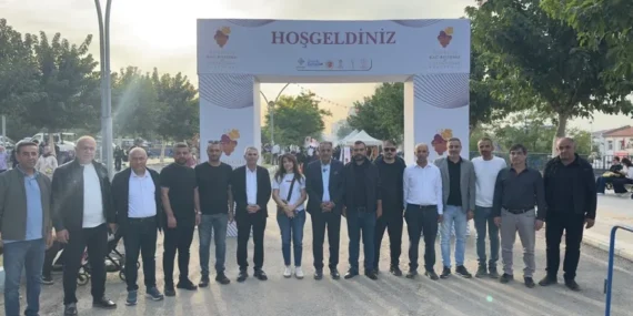 Bayram Demirhan ve İstişare Grubu Gercüş Festivalinde esnaf ve vatandaşlarla buluştu